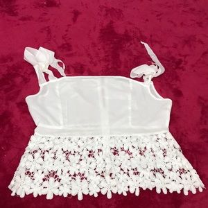 White crop top !😋